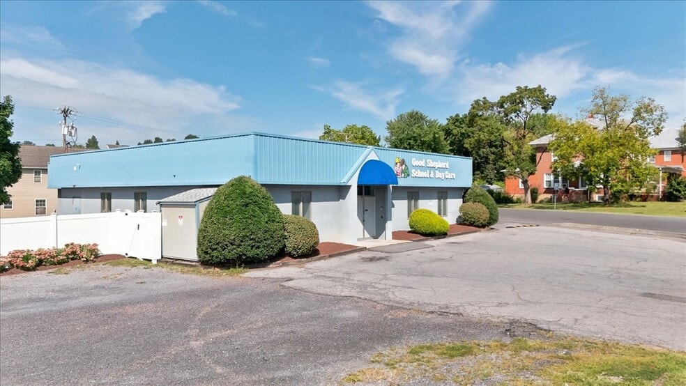 More Photos Of 991 Chicago Ave, Harrisonburg Flex For Sale