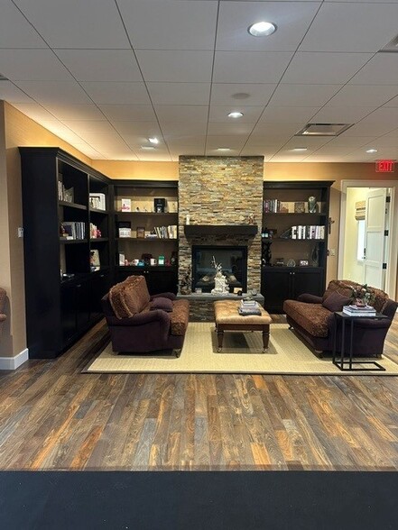 More Photos Of 6450 Sand Lake Rd, Dayton Office For Sale