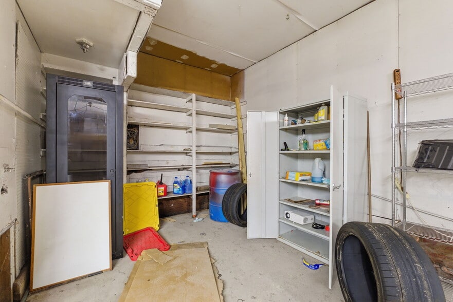 More Photos Of 1525 E Florida St, Springfield Auto Repair For Sale