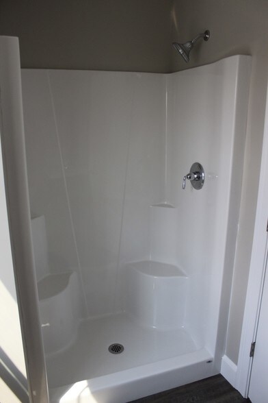More Photos Of 42 Felton St, Waltham Light Distribution For Sale