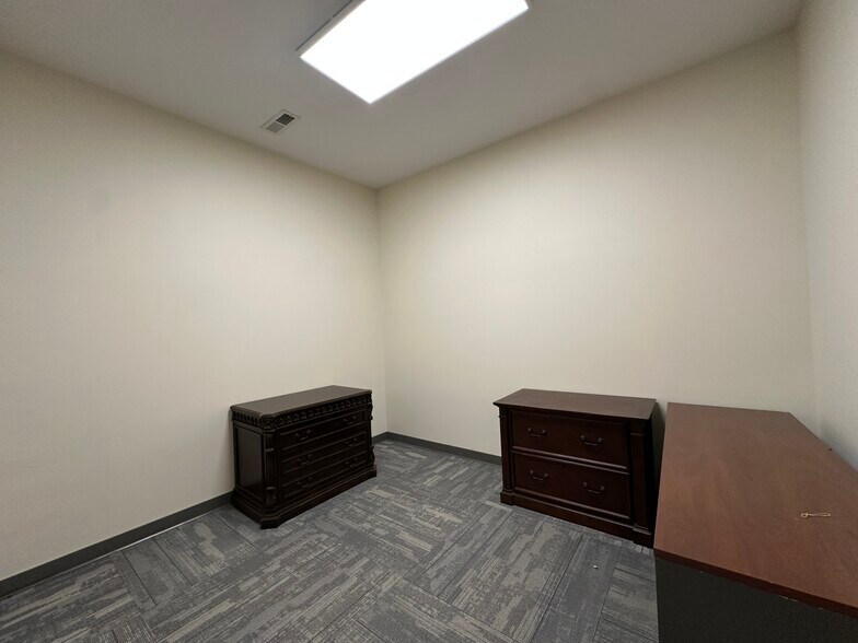 More Photos Of 580 Madison Ave, North Liberty Office For Sale