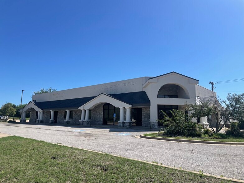 More Photos Of 1202 Brookview Dr, Ardmore Storefront Retail Office For Sale