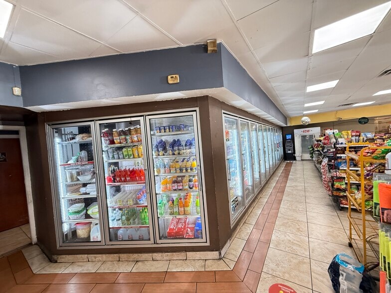 More Photos Of 8899 North Loop E, Houston Service Station For Sale