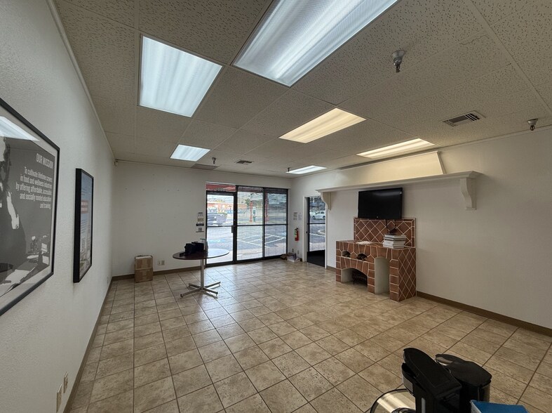 More Photos Of 109 Denson Dr W, Austin Light Distribution For Lease