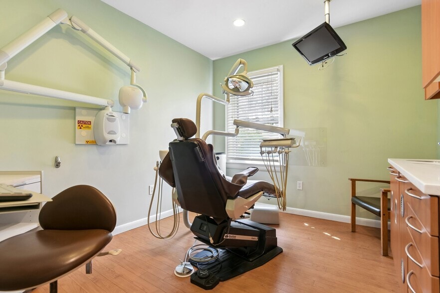More Photos Of 65 Sachem St, Norwich Medical For Sale