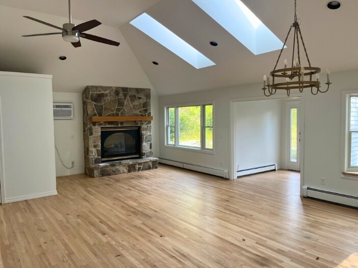 More Photos Of 337 Commercial St, Rockport Hotel For Sale