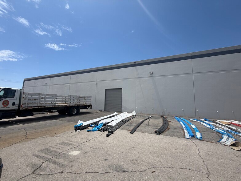 More Photos Of 6770 Bermuda Rd, Las Vegas Warehouse For Lease