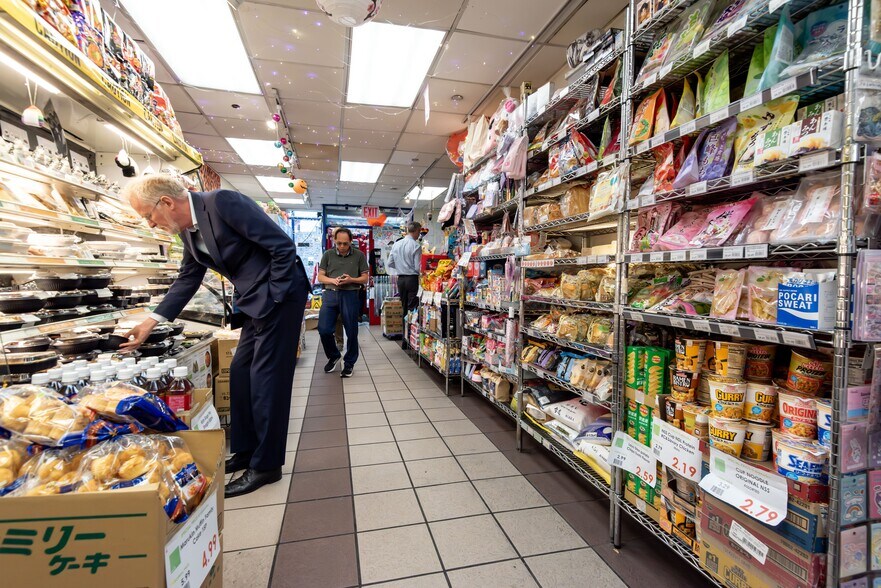 More Photos Of 129 E 47th St, New York Apartments For Sale