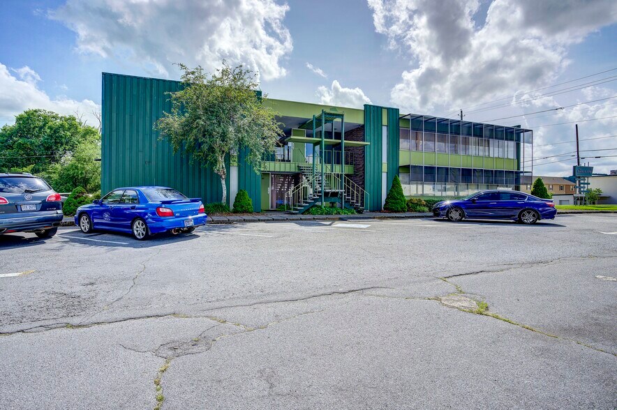 More Photos Of 337 Bluff City Hwy, Bristol Office For Sale