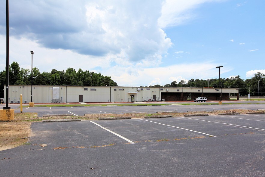 More Photos Of 4330 Kahn Dr, Lumberton General Retail For Lease