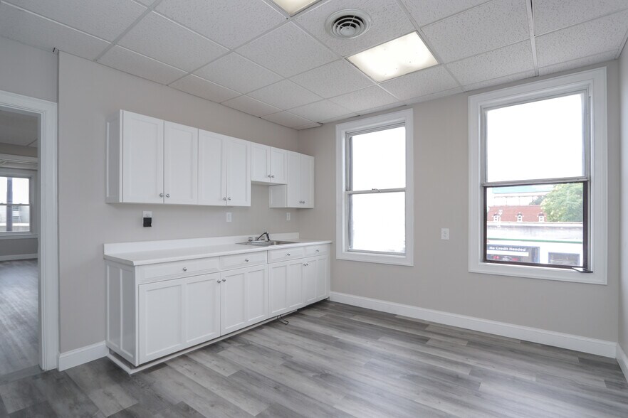 More Photos Of 939-941 E Columbus Ave, Springfield Office For Sale