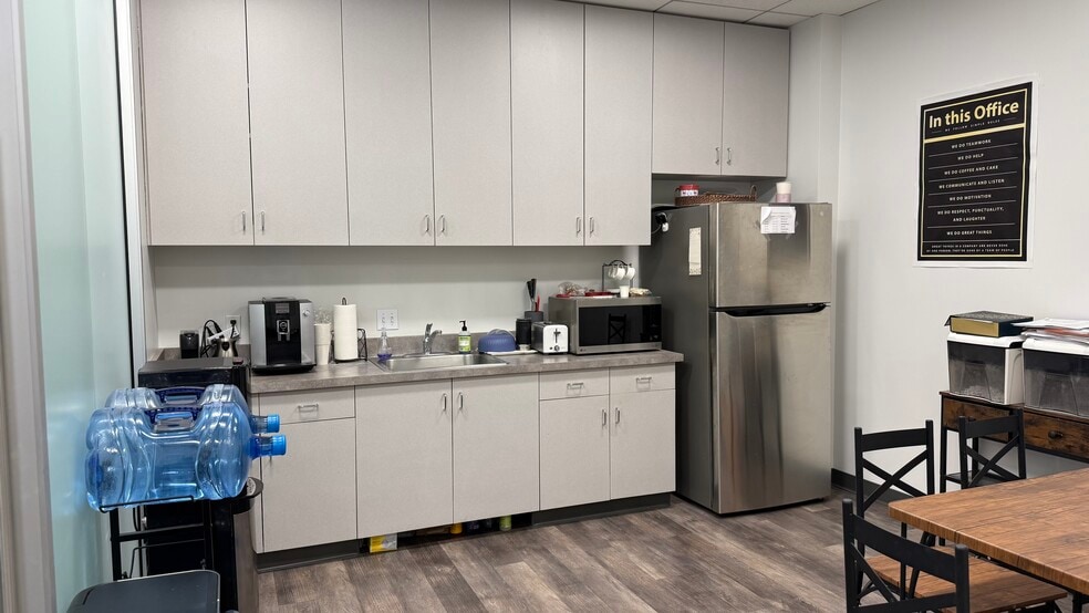 More Photos Of 535 N Brand Blvd, Glendale Office For Lease