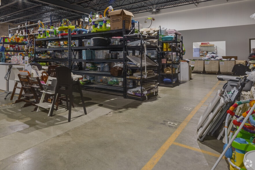 More Photos Of 3800 N Milwaukee Ave, Chicago Warehouse For Lease