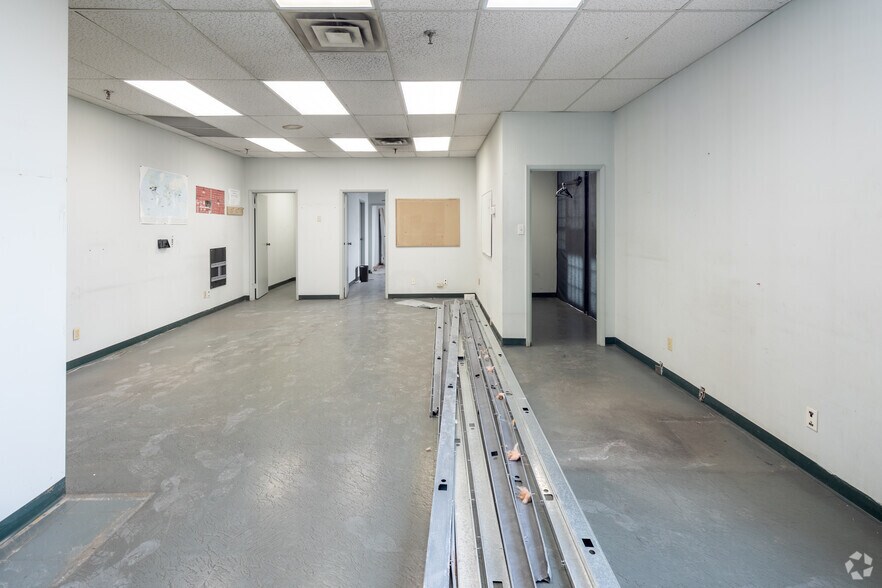 More Photos Of 2299 Drew Rd, Mississauga Light Manufacturing For Lease