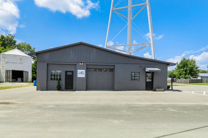 Primary Photo Of 176 W 1st St, Peculiar Office For Lease