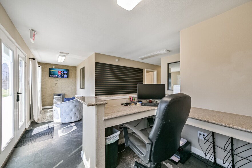 More Photos Of 2466 W Highway 6, Alvin Office Residential For Sale