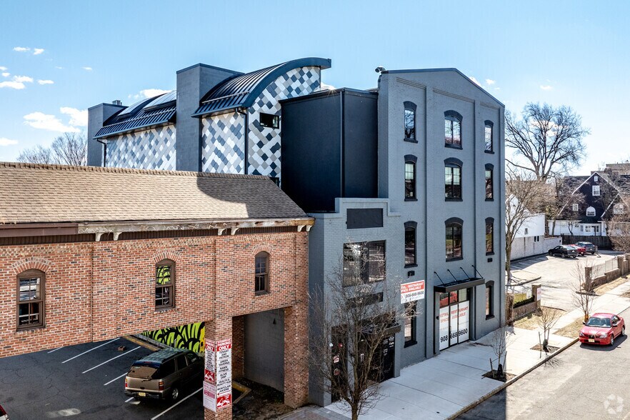 More Photos Of 6-8 Gates Ave, Montclair Office For Lease