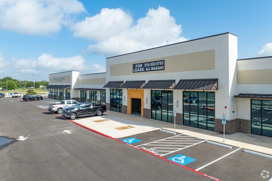 More Photos Of 1037 TX-46, New Braunfels Storefront For Lease