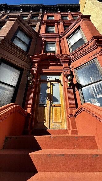 More Photos Of 2014 Fifth Ave, New York Office For Sale