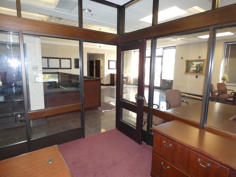 More Photos Of 300 N St Marys St, Beeville Bank For Sale