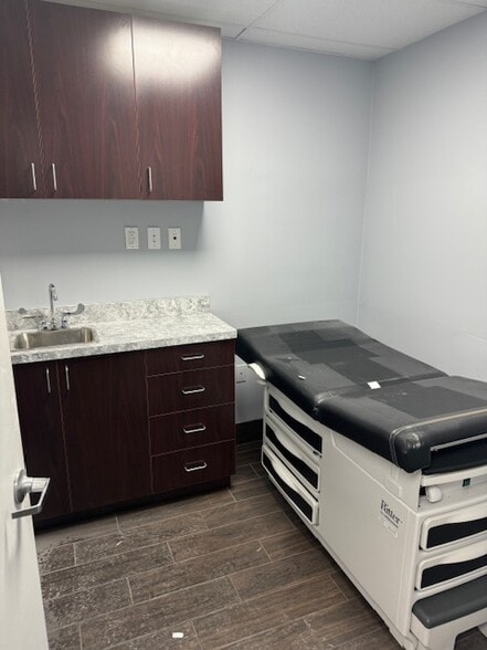 More Photos Of 1028 154th St, Whitestone Storefront Retail Office For Lease