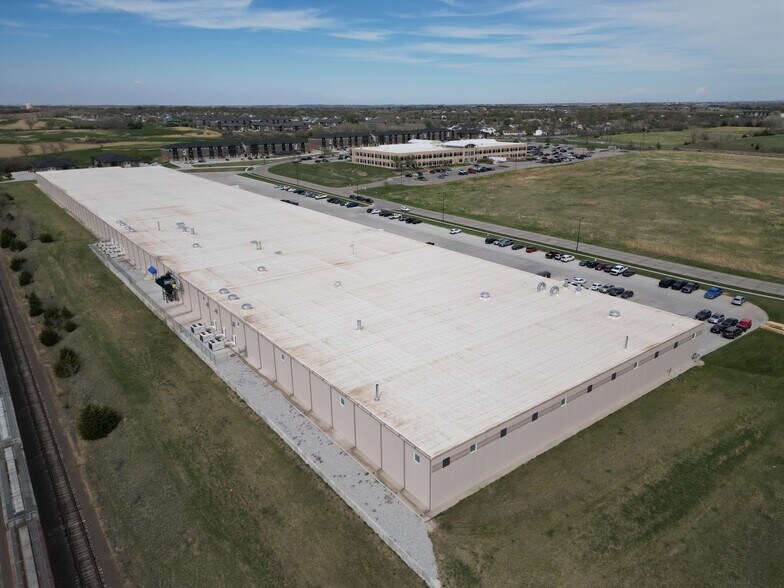 More Photos Of 4555 NW 14th St, Lincoln Industrial For Sale