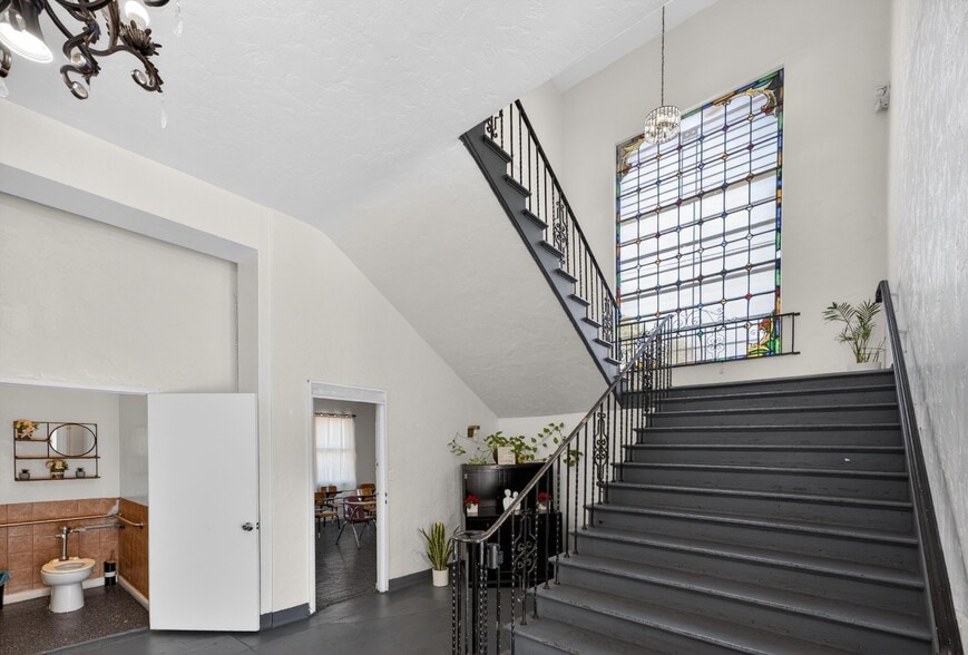 More Photos Of 7101 Menlo Ave, Los Angeles Religious Facility For Sale