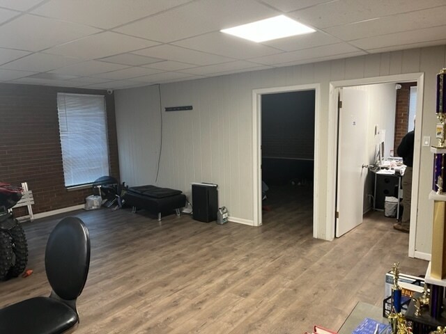 More Photos Of 1390 Louis Ave, Elk Grove Village Warehouse For Sale