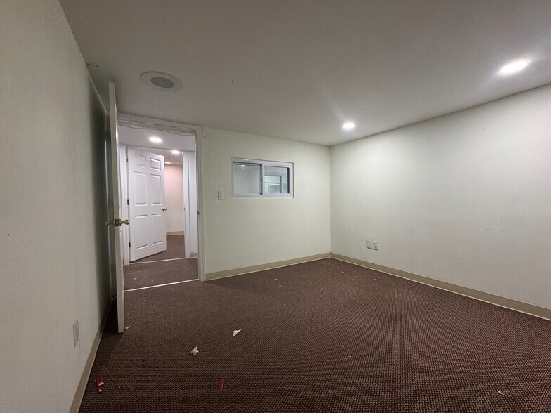 More Photos Of 2857 Steinway St, Astoria Apartments For Lease
