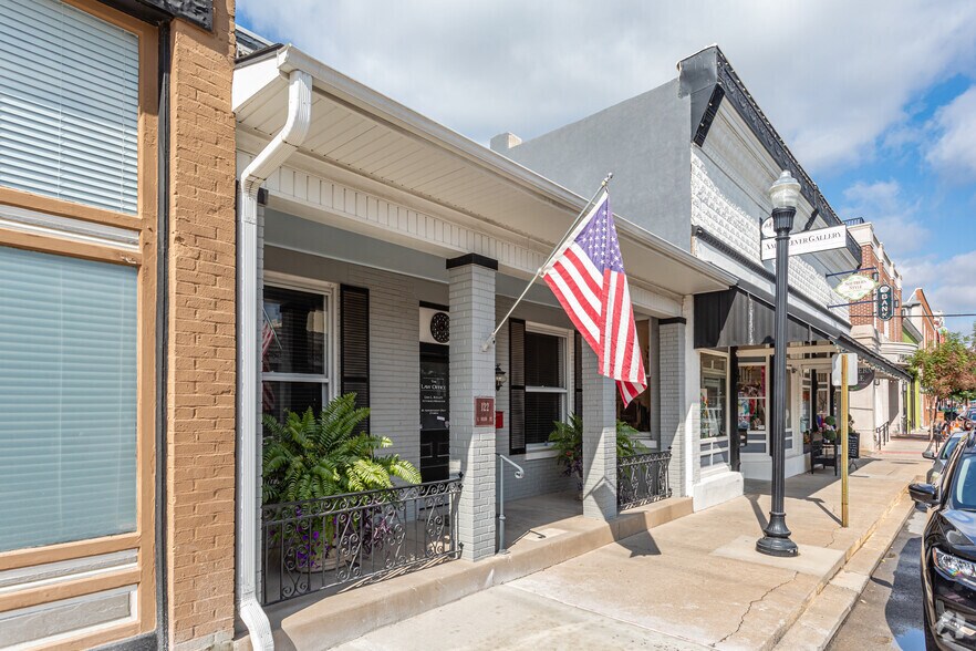 More Photos Of 122 S Main St, Bentonville Office Residential For Lease