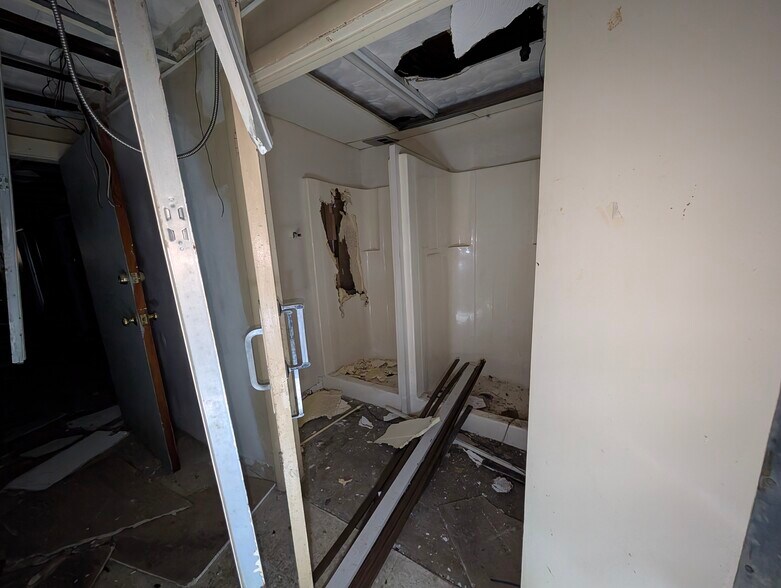 More Photos Of 2430-2440 Bowser Ave, Fort Wayne Apartments For Sale