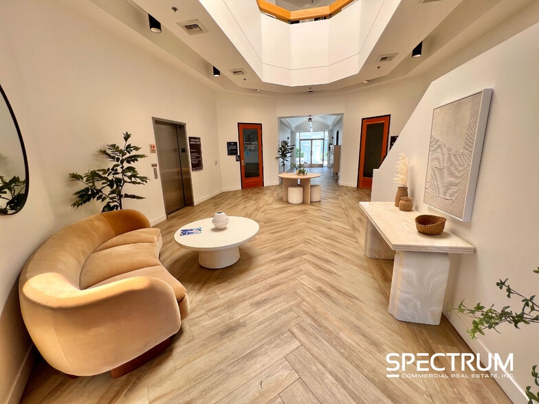 More Photos Of 23206 Lyons Ave, Santa Clarita Medical For Lease