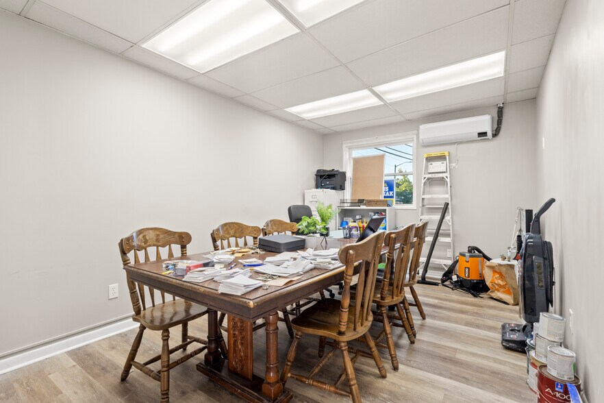 More Photos Of 404 Smithfield Ave, Pawtucket Office For Sale