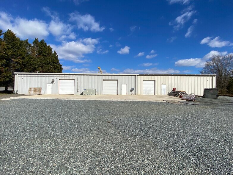 More Photos Of 320 Forum Pky, Rural Hall Warehouse For Lease