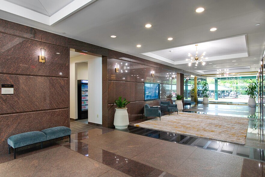 More Photos Of 1750 Valley View Ln, Dallas Office For Sale