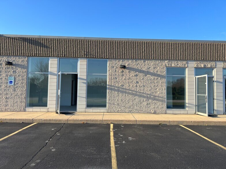 More Photos Of 16660-16666 W National Ave, New Berlin Office For Lease