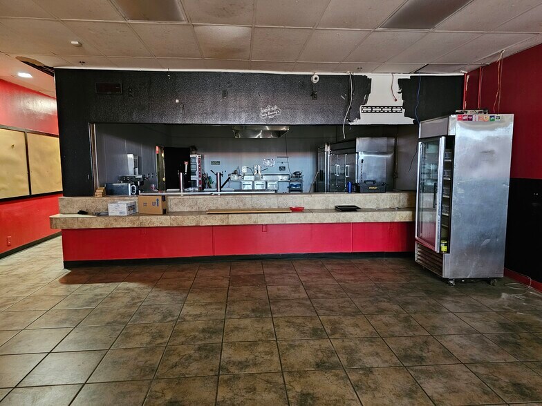 More Photos Of 953 E Sahara Ave, Las Vegas Storefront For Sale