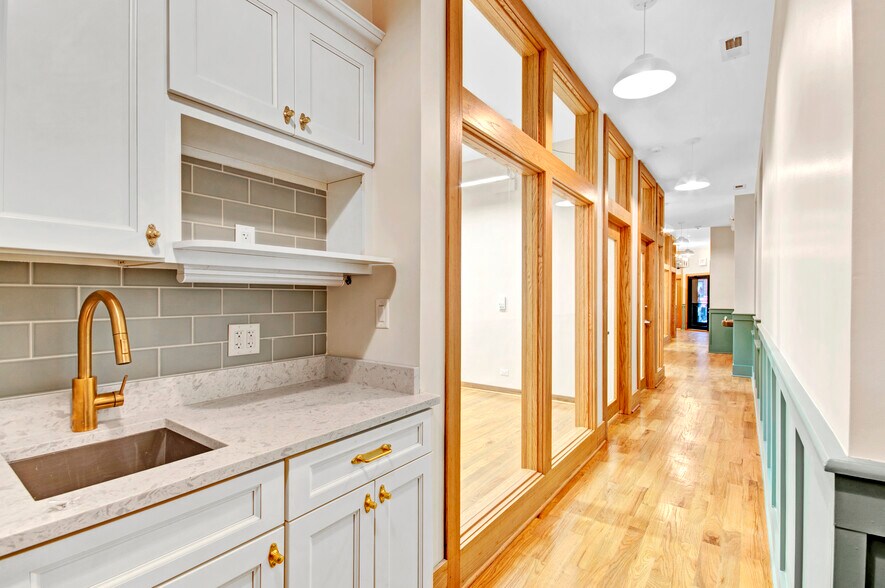 More Photos Of 435 W Diversey Pky, Chicago Apartments For Lease