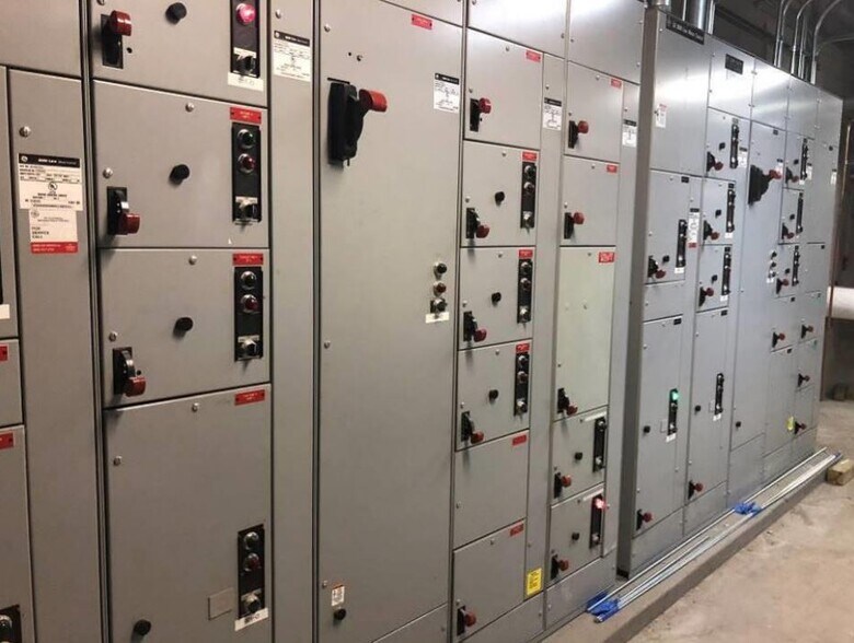 More Photos Of 901-934 Center St, Elgin Hospital For Sale