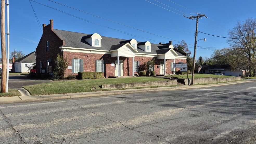 Primary Photo Of 310 Clay St, Arkadelphia Office For Sale