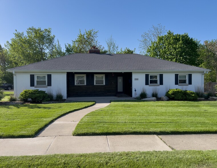 Primary Photo Of 704 E 9th St, Lockport Medical For Sale