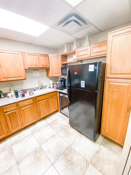 More Photos Of 3643 S Highway 92, Sierra Vista Office For Lease