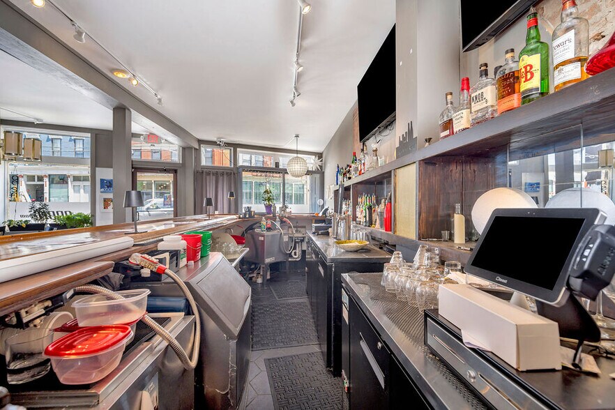 More Photos Of 1833 Vine St, Cincinnati Storefront Retail Residential For Lease