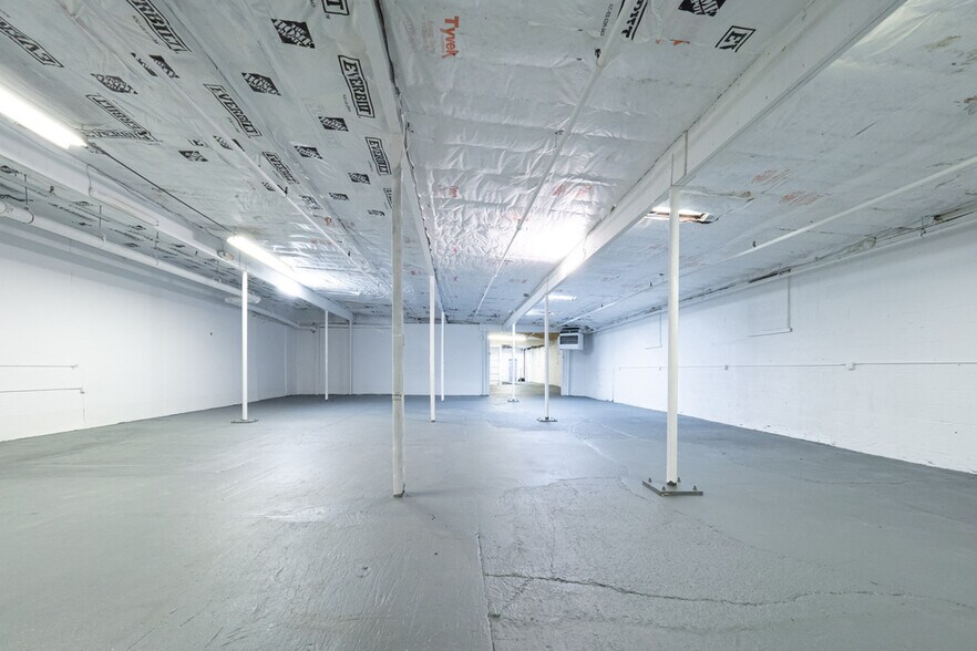 More Photos Of 1047 Broad St, Paulsboro Unknown For Lease