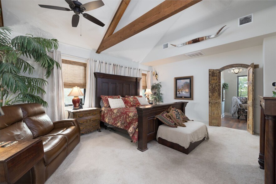 More Photos Of 504 Tivy St, Kerrville Flex For Sale