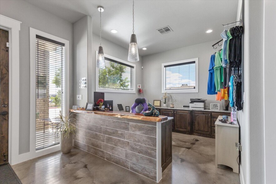 More Photos Of 5805 Starnes Rd, Watauga Medical For Sale