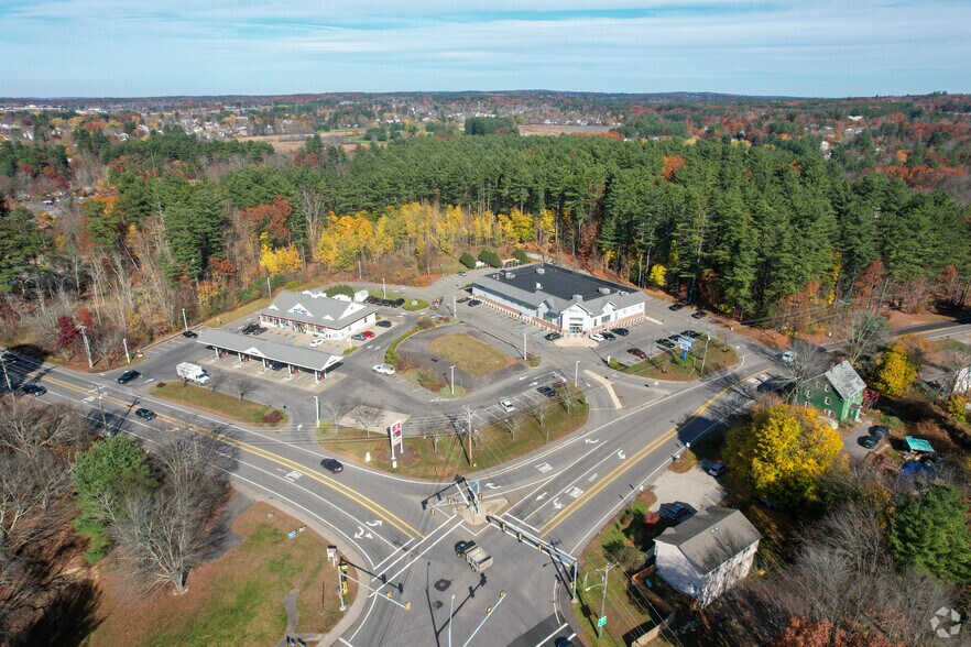 More Photos Of 52 Rockingham Rd, Derry Drugstore For Lease