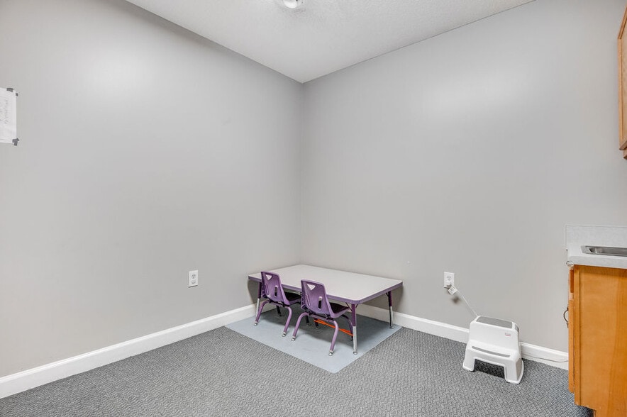 More Photos Of 217-219 Station St, Jacksonville Medical For Lease