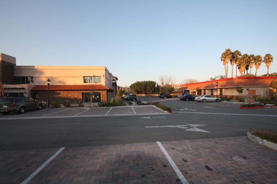 More Photos Of 19034-19042 Soledad Canyon Rd, Santa Clarita Medical For Lease