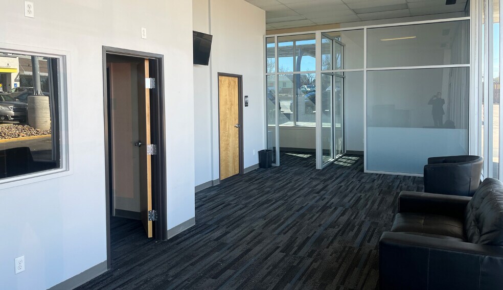 More Photos Of 2902-2908 W 10th St, Greeley General Retail For Lease